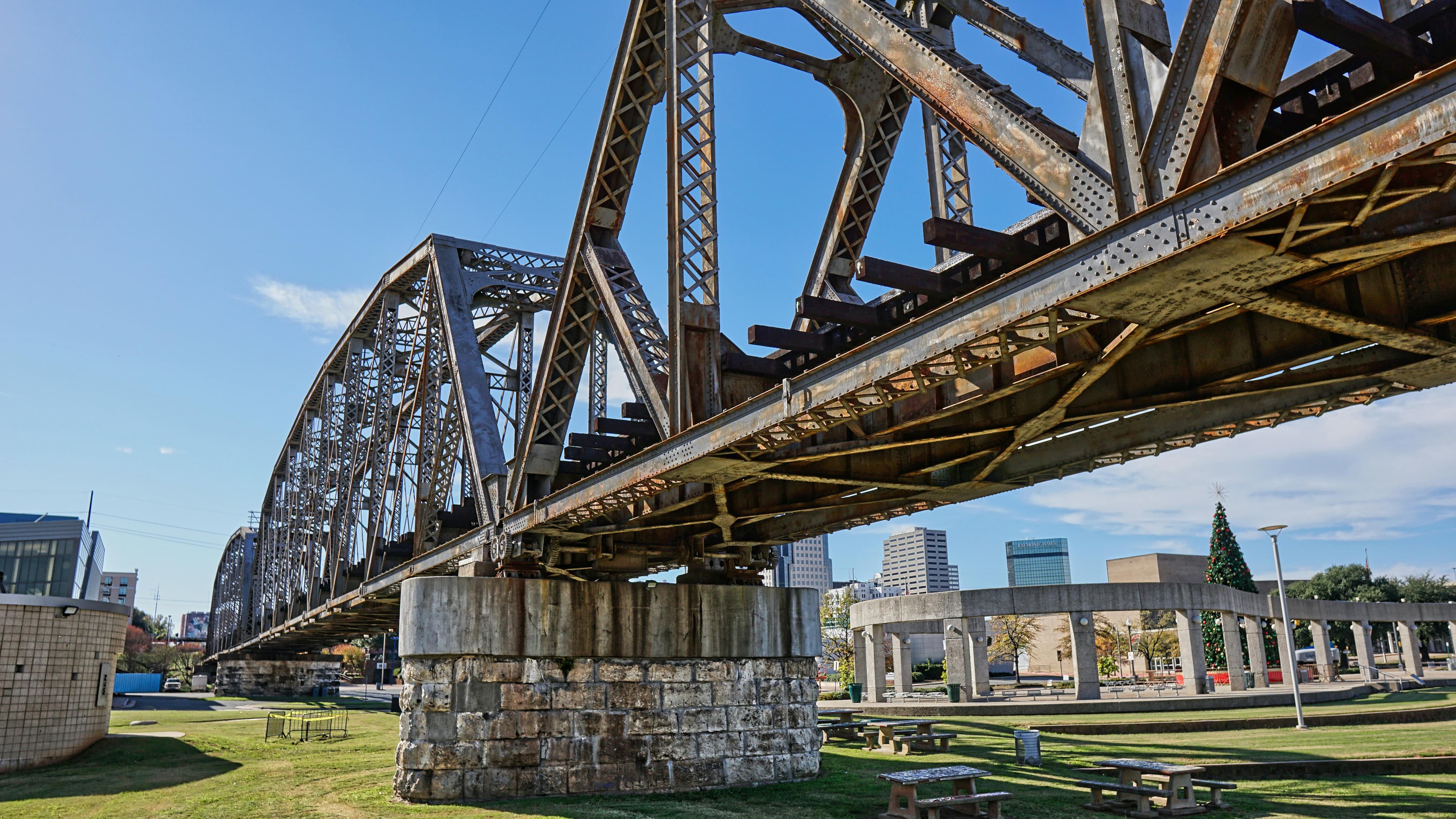 Bottom up view of the Shreveport bridge